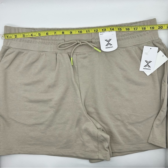 Xersion Women’s Beige High Rise Drawstring Waist Workout Shorts Size XXL - Picture 6 of 7